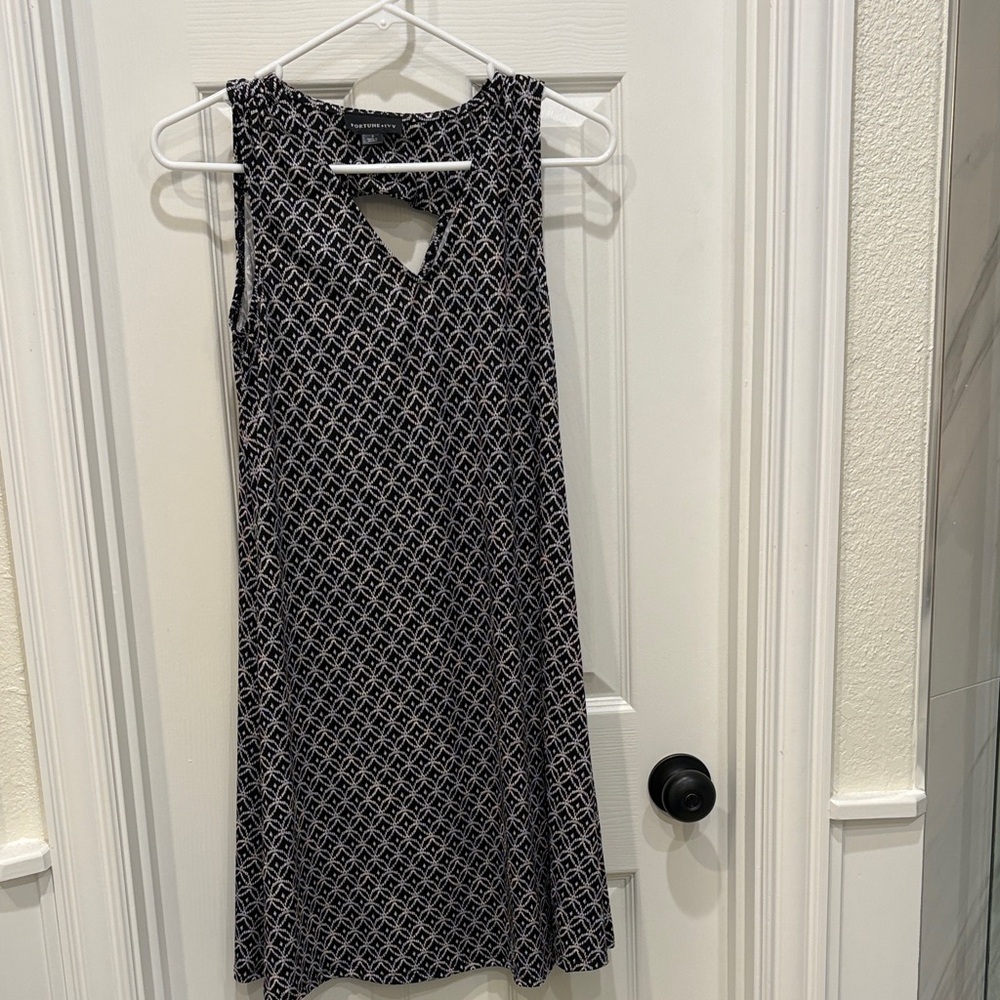 Chic Black and White Geometric Backless Dress